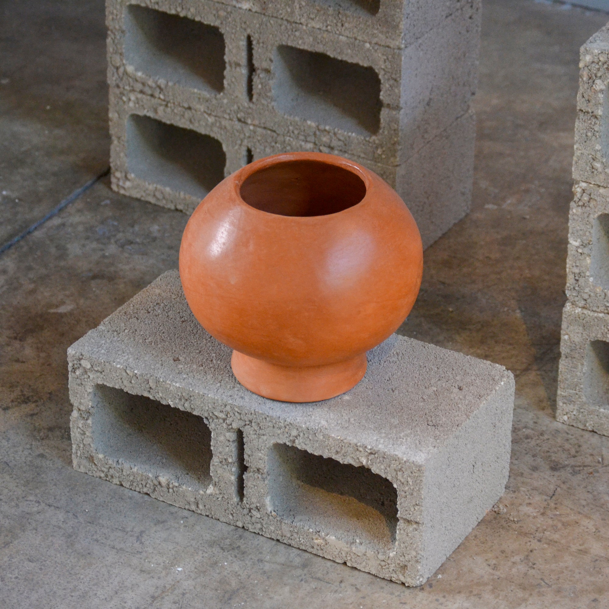 Trompo Terracotta Vase